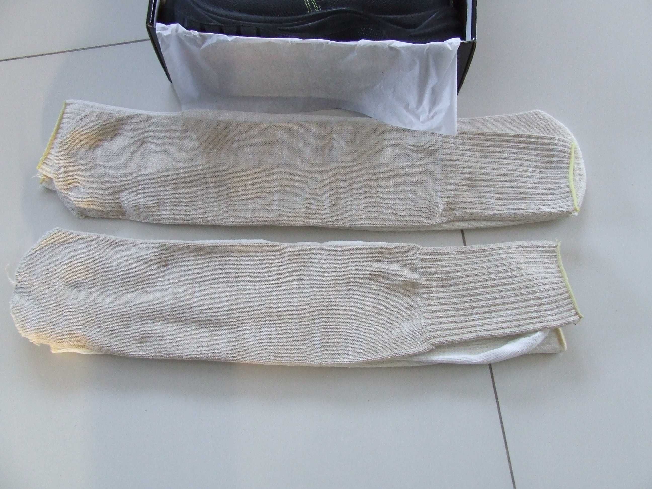 Buty robocze rozm 43 + 2 pary  grubych skarpet (roboczych)