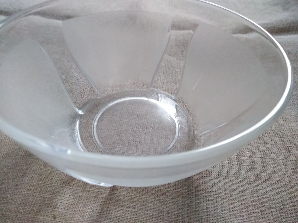 Szklana miska misa przeźroczysta mleczna