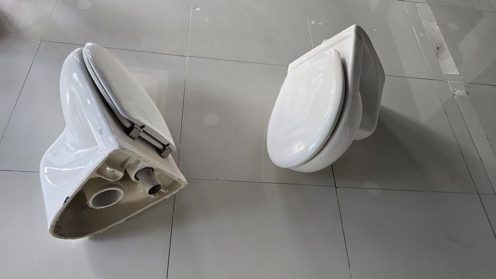 2 Sanitas Roca sem uso apenas foram montadas