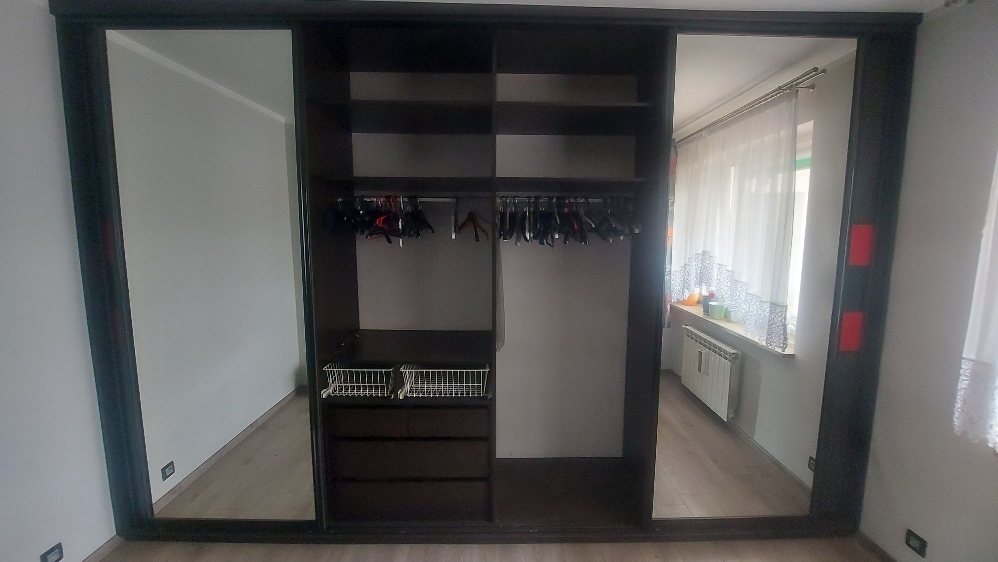 Czterodrzwiowa przesuwna duża szafa 3,83x2,57