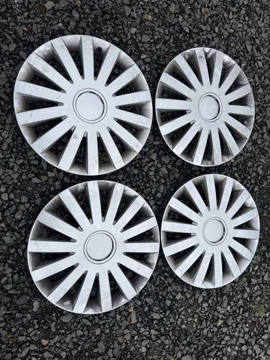 Комплект ковпаків r17 в гарному стані