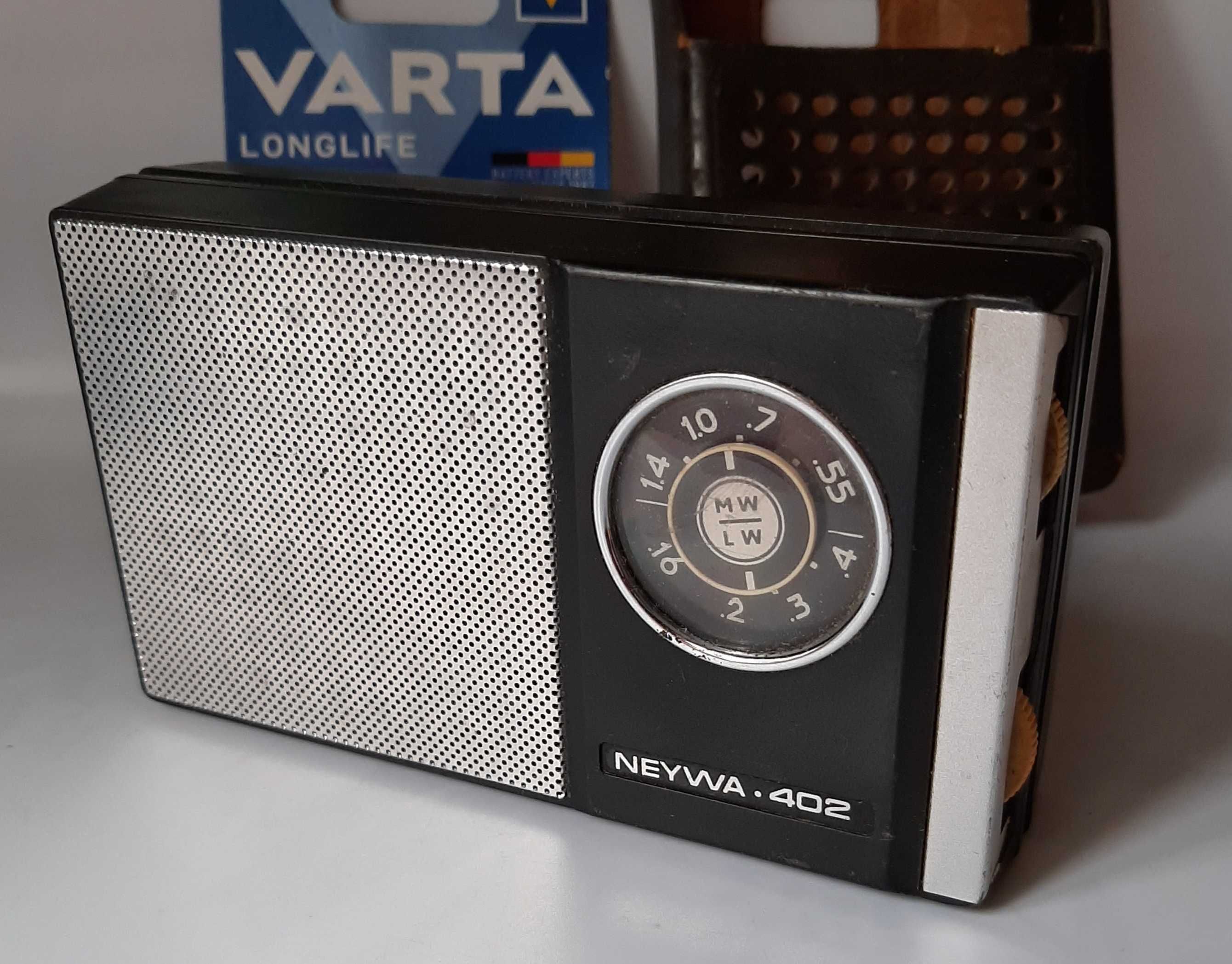 Kolekcjonerskie radio z PRL Neywa 402