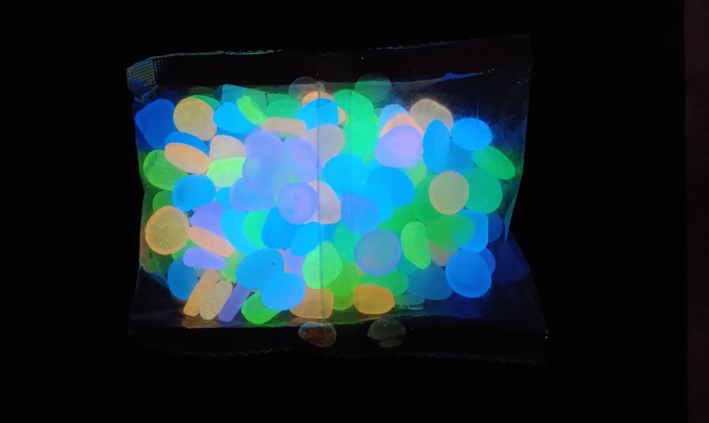 Świecące w ciemności kamyczki