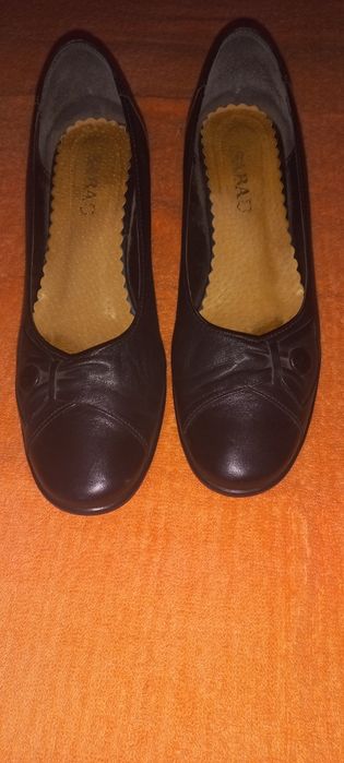 Жіночі шкіряні туфлі