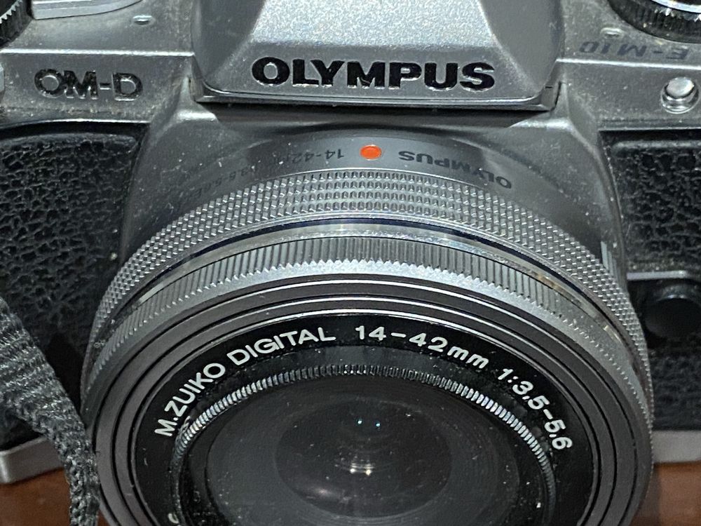 Olympus OM-D. Dygital E-M10. Obiektyw M.ZUKO