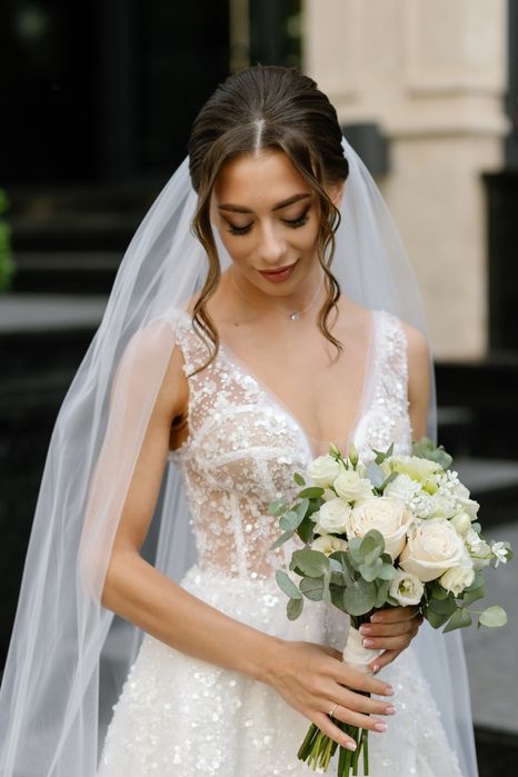 Весільна сукня розкішна