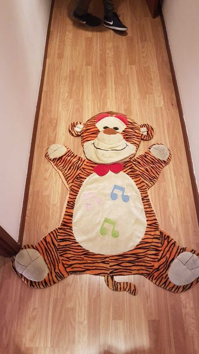 Tapete criança em forma de urso novo a estrear.