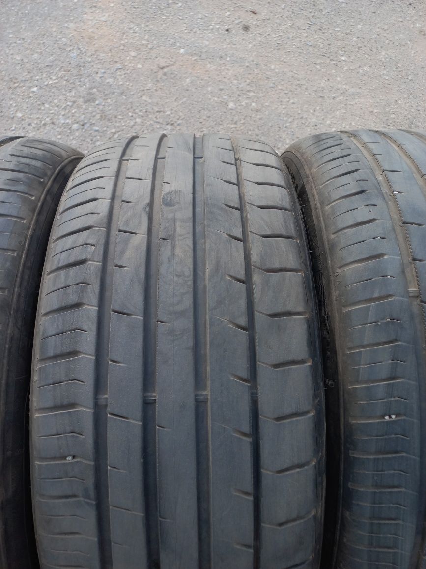 Комплект літньої гуми 245/45R18