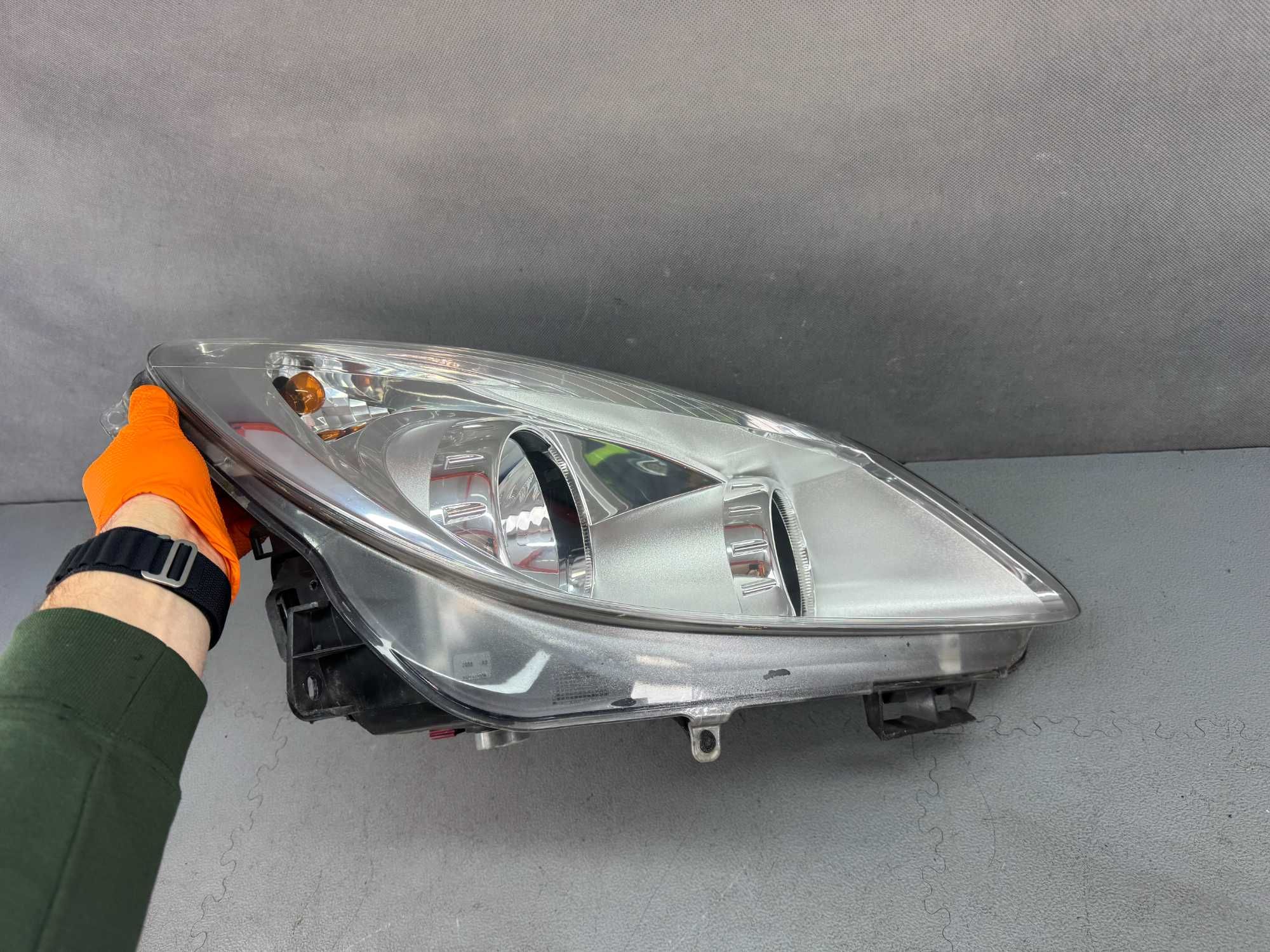 Opel Corsa D Lampa Przód Przednia Zwykła Prawa Kompletna Europa IGŁA