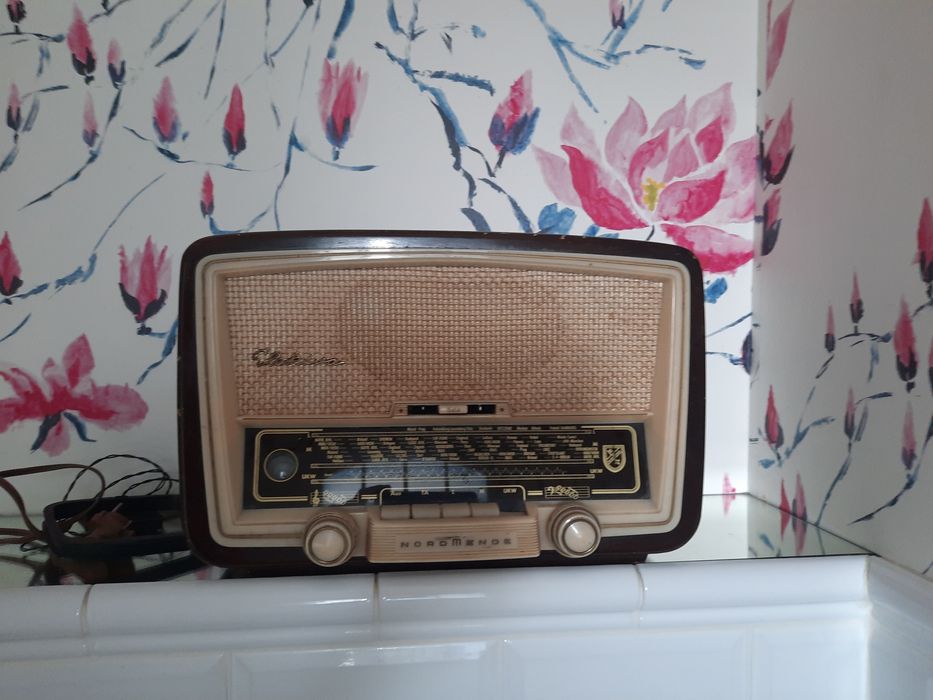 Radio z lat 50-tych Elektra Nordmende retro