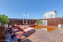 Penthouse T3 com Piscina Privada, Vista Mar – Condomínio Fechado com P