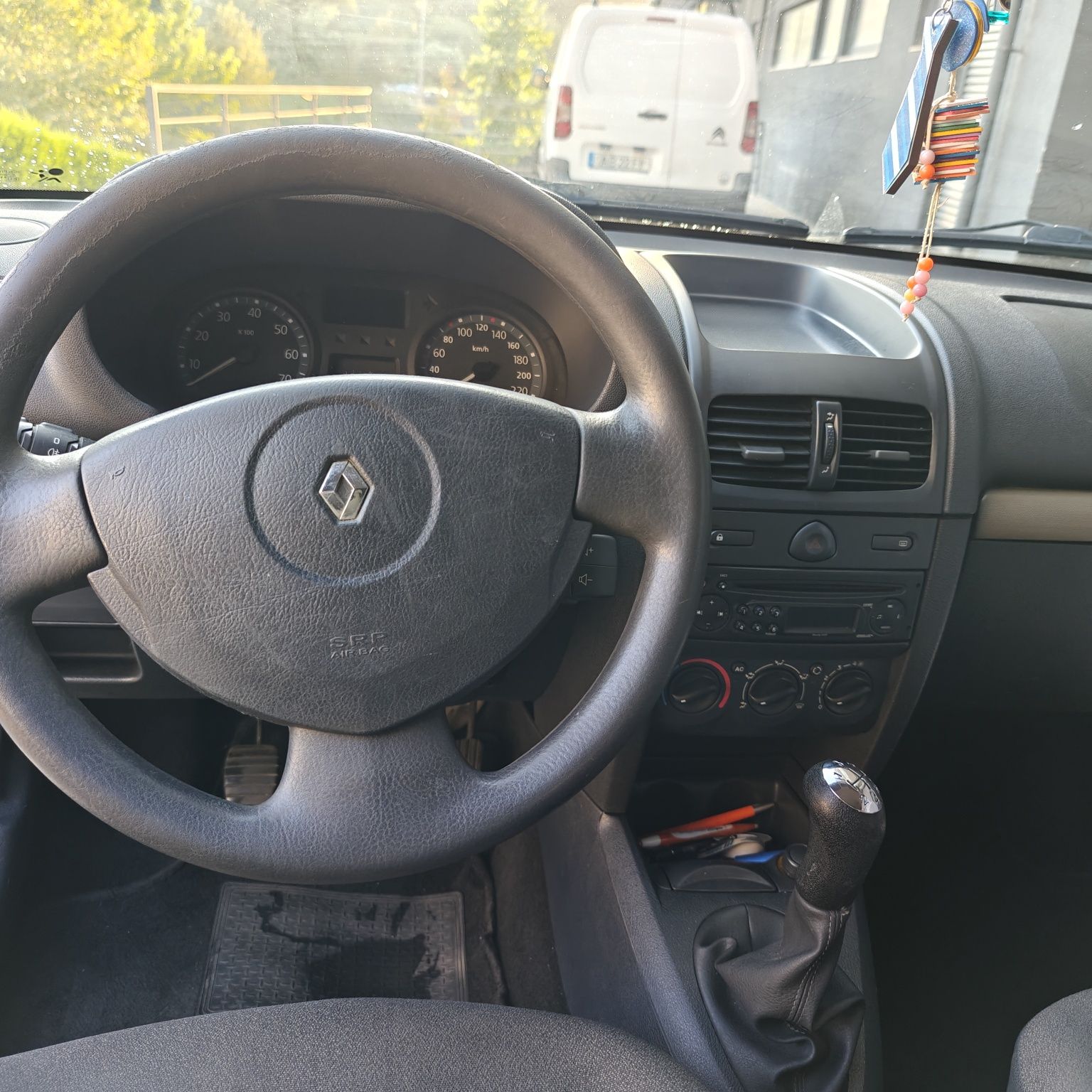 Renault Clio em ótimo estado.
