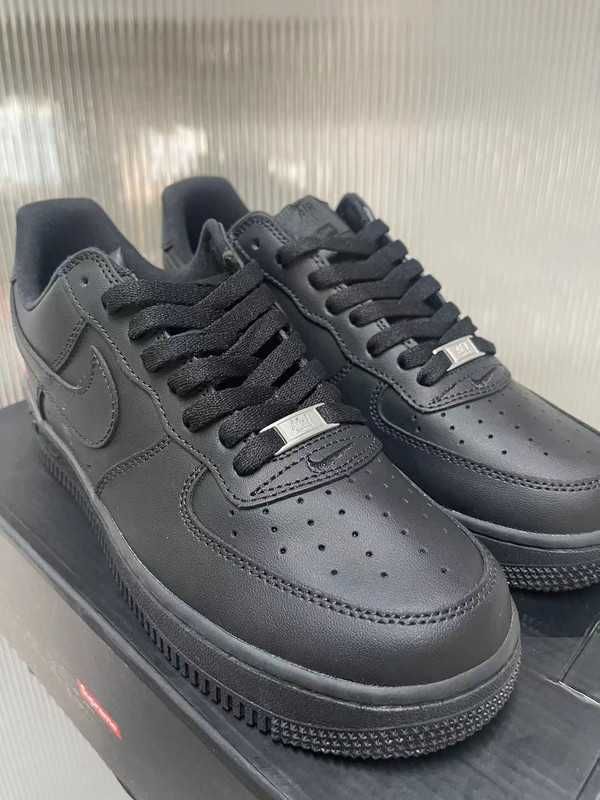 Nike Air Force 1 Low Supreme w kolorze czarnym 40