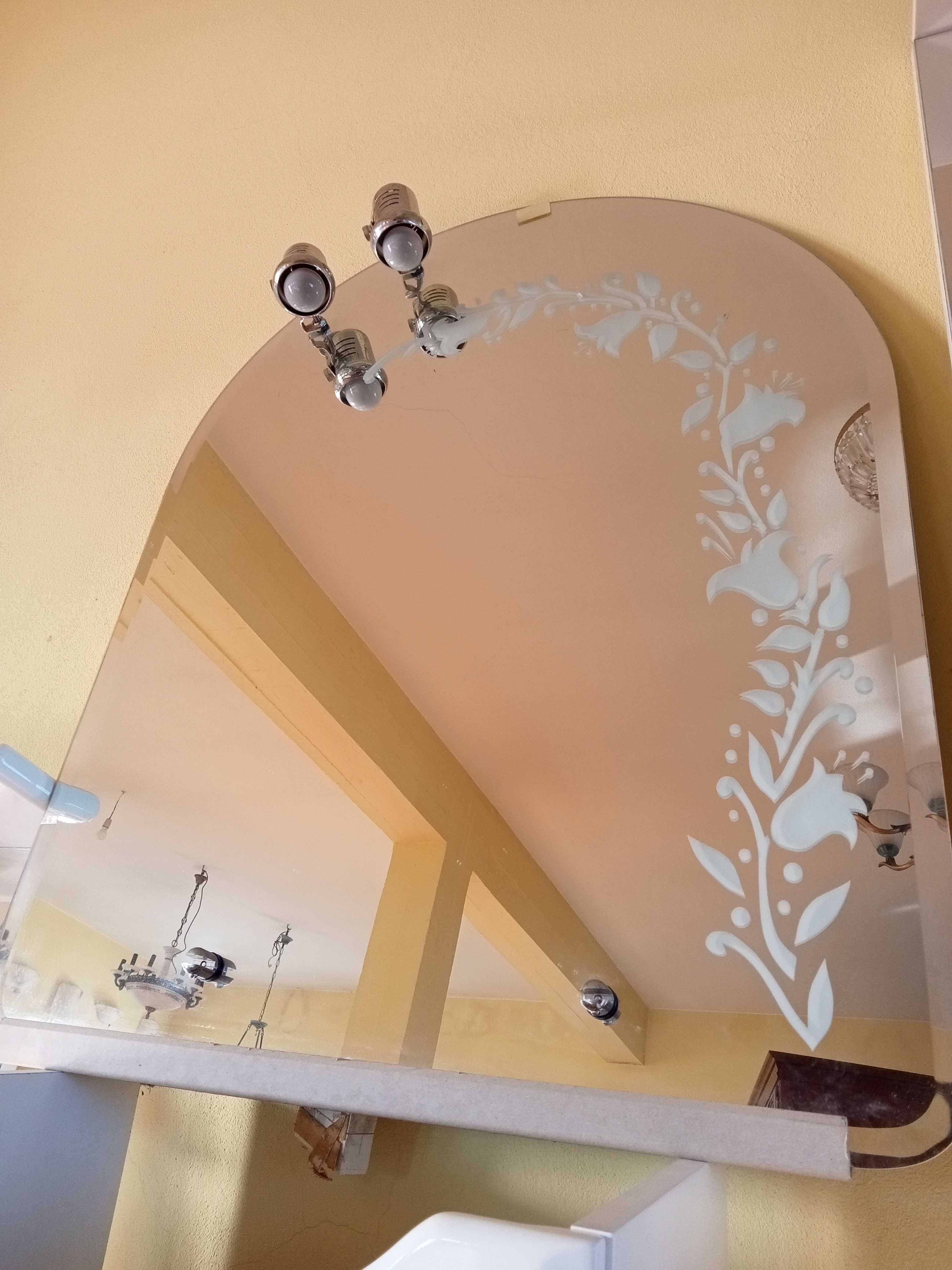 Espelhos de casa-de-banho