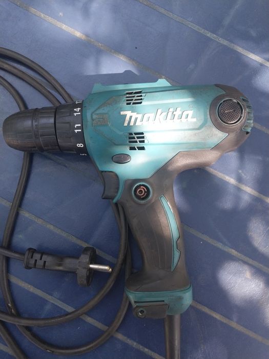 Дрель-шуруповерт Makita DF0300