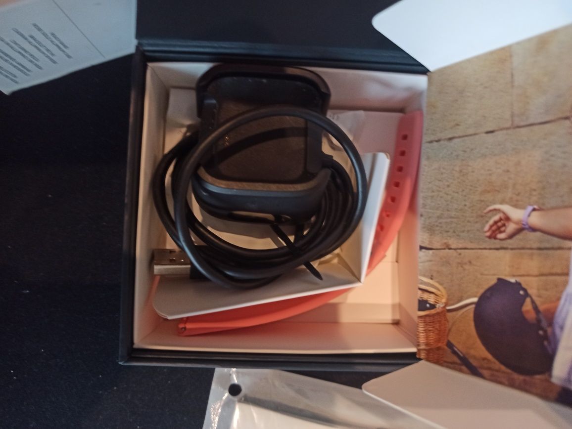 Fitbit versa różowe złoto