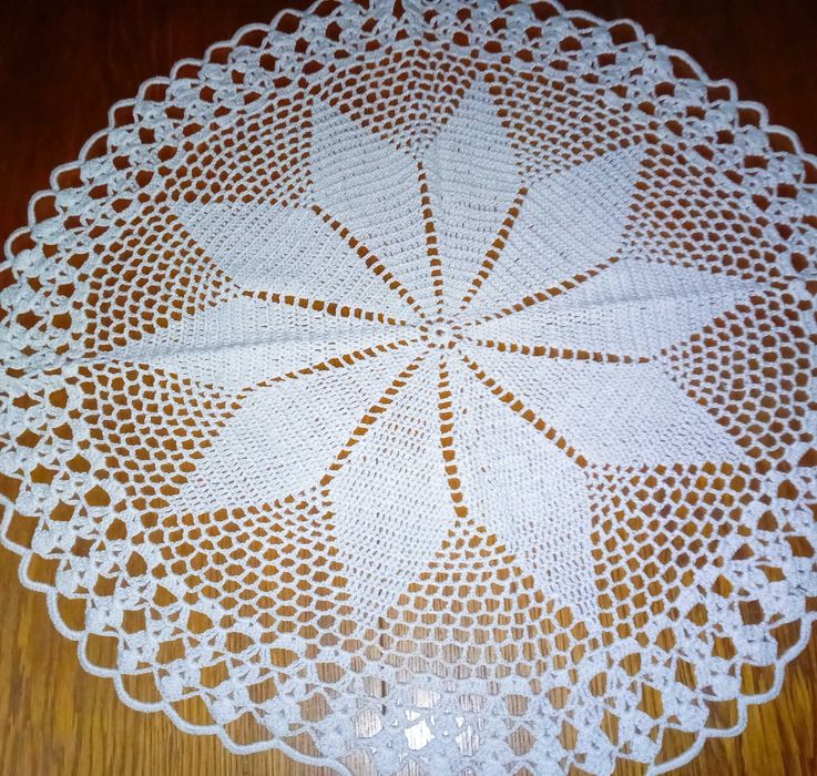 biały mszydełkowy obrusek -sr,60cm