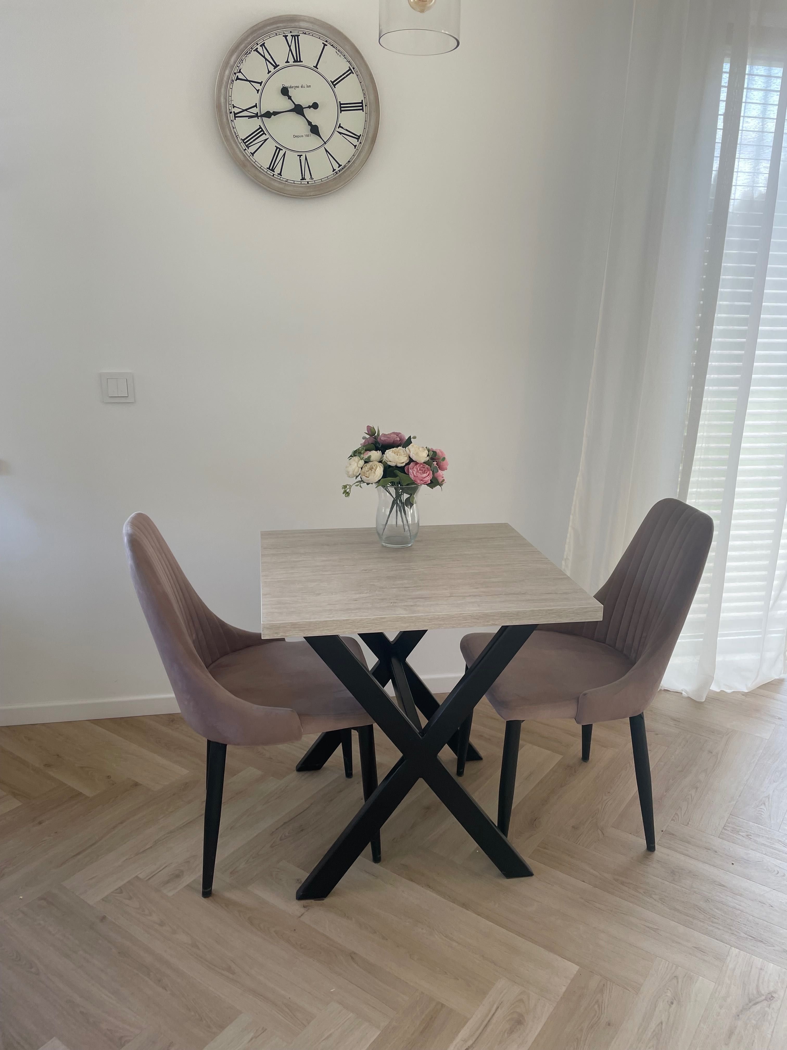 Stolik Loft plus dwa krzesła Homla krzesełka do kuchni