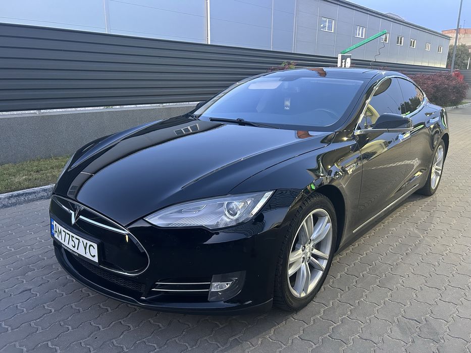 Продам Tesla model S 85