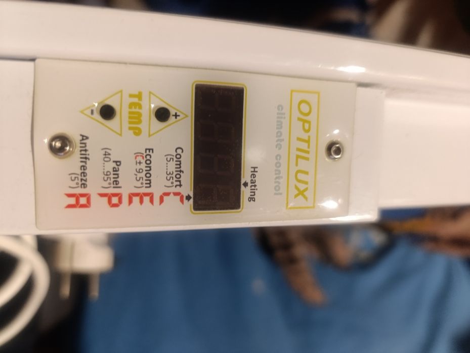 Продам електрообігрівач навісний