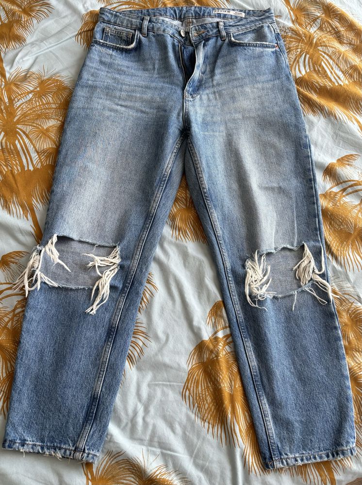 Review, damskie jeansy, skinny mom fit, rozdarcia na kolanach, rozm 30