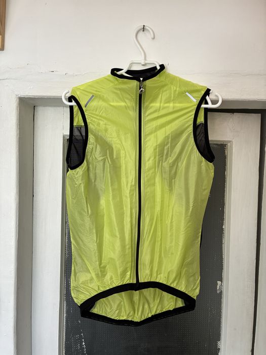 Велосипедна вітрозахисна жилетка Assos Wind Vest розмір М