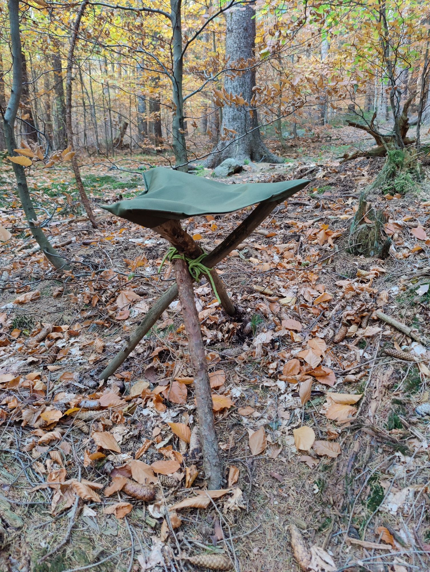 Krzesełko stołek siedzisko turystyczne biwak bushcraft DIY