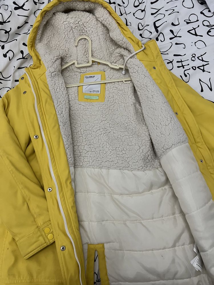 Casaco amarelo Pull and Bear