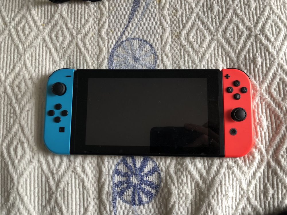 Nintendo Switch Completa com Dock + Acessórios – Excelente Estado