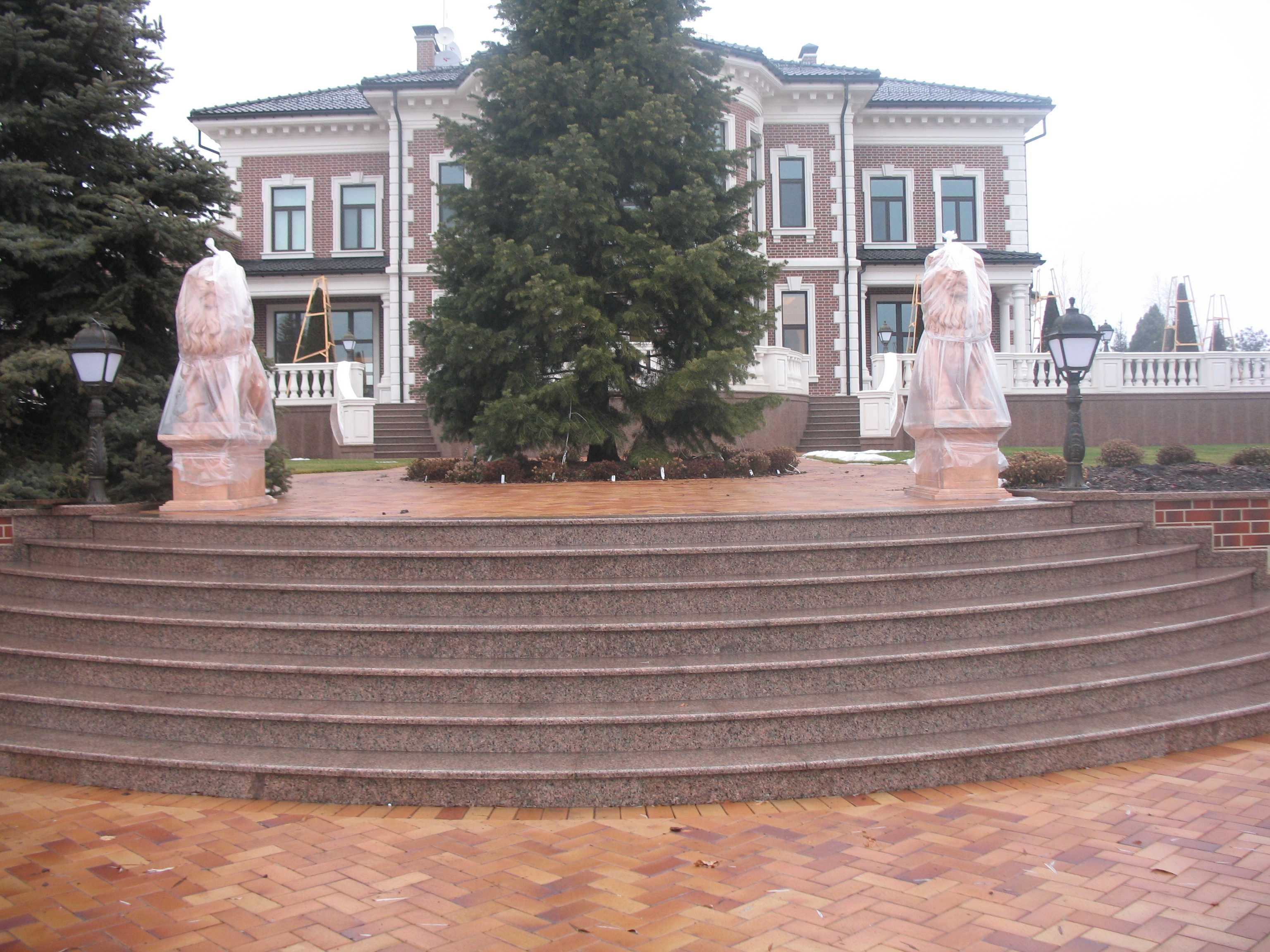 Мраморные ступени, гранитные ступени, ступени из мрамора, монтаж