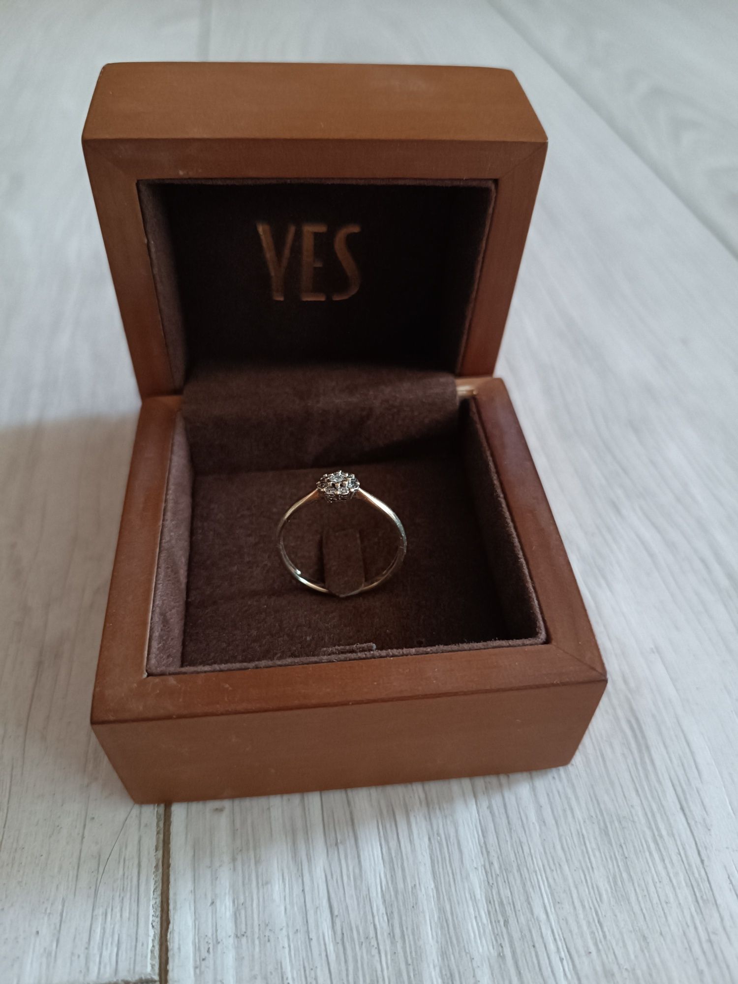 Pierścionek zaręczynowy złoty 585 z brylantem YES