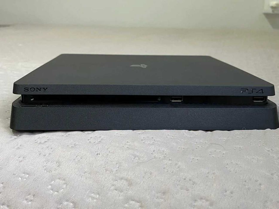 OPORTUNIDADE - PS4 Slim 500GB + 2 Comandos + Cabo Alimentação