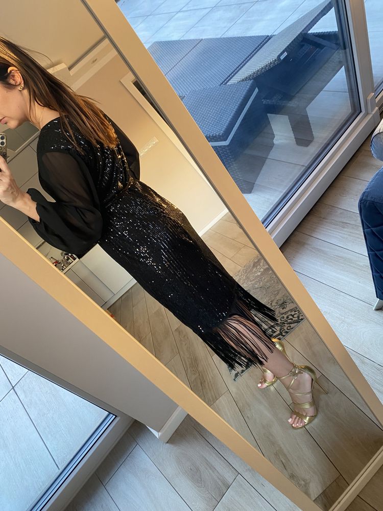 Sukienka 42 piękna elegancka czarna w cekiny frędzle