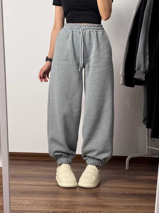 Жіночі зимові теплі спортивні штани джогери об'ємні штани НА ФЛІСІ