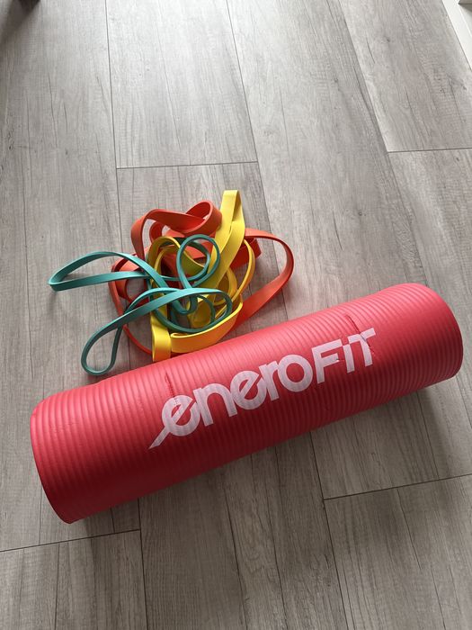 Mata Enerofit z gumkami do treningu