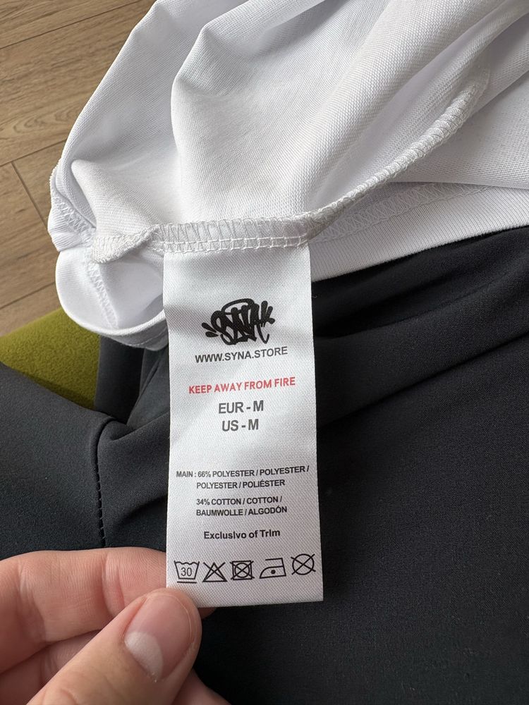 Syna Logo T-Shirt (Black/ White) (Koszulka)