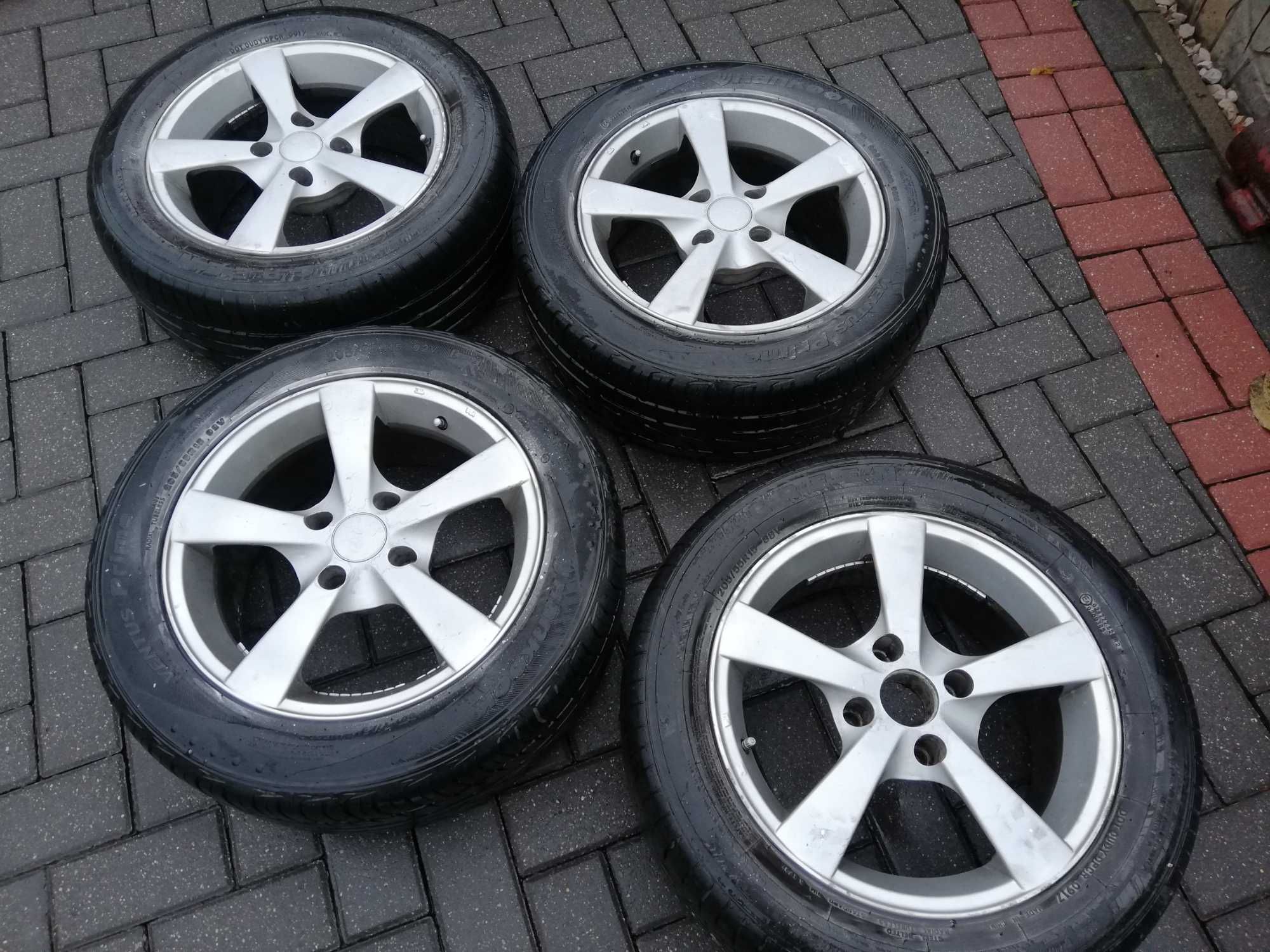 Koła aluminiowe Peugeot  z oponami -ładne 205 x 55 R15