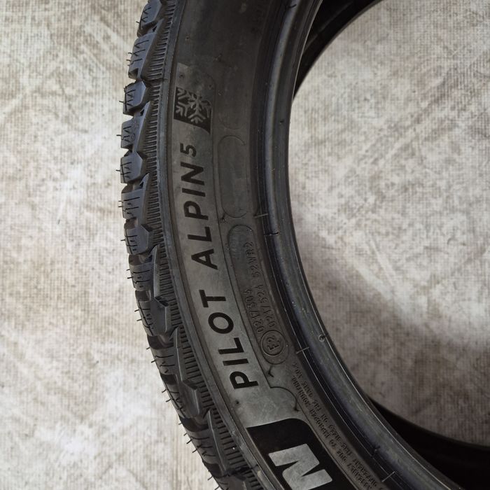 225/45R18 Michelin zima