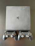 Sony PlayStation 4 Slim 500GB + 2 pady