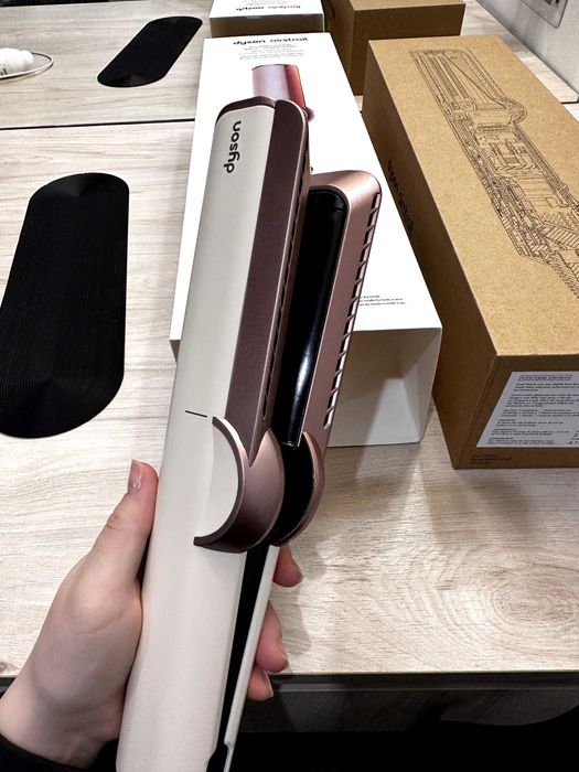 Dyson airstrait Дайсон еірстрейт 2025 року