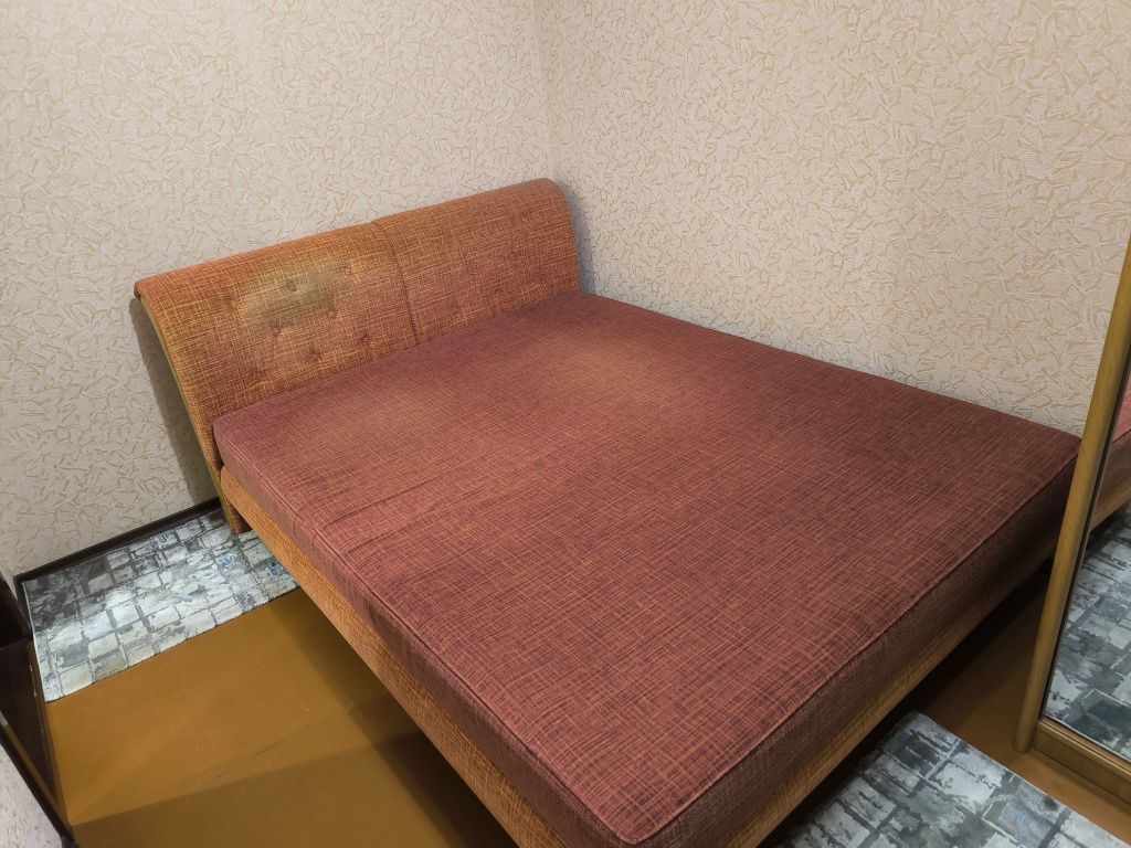 Кровать в спальню