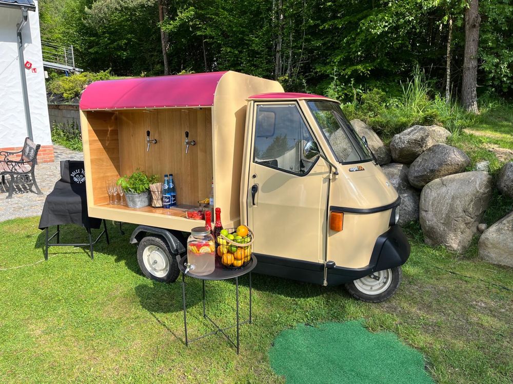 Piaggio Ape Prosecco Van Mobilny Bar