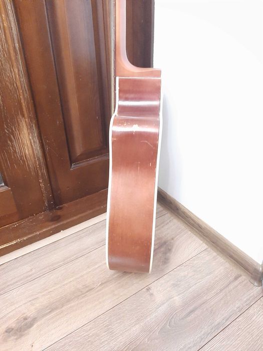 продам гитару шестиструнную