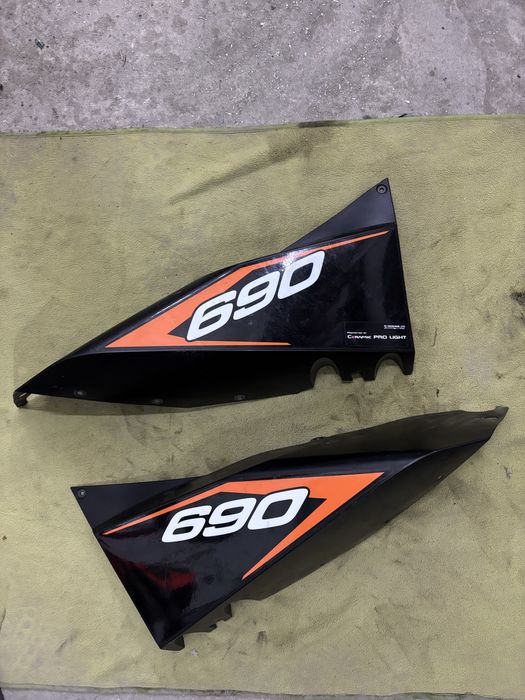 Zbiornik paliwa, bak + owiewki do KTM 690 z 2010