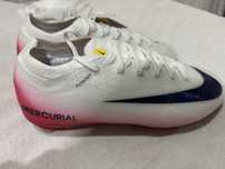 Chuteiras Nike.