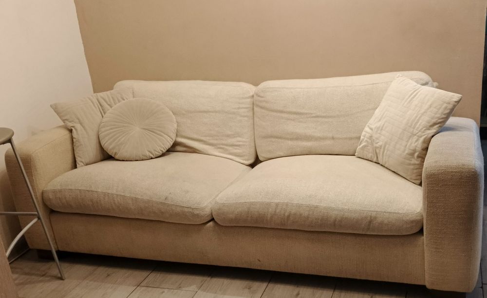 Solidna kanapa sofa