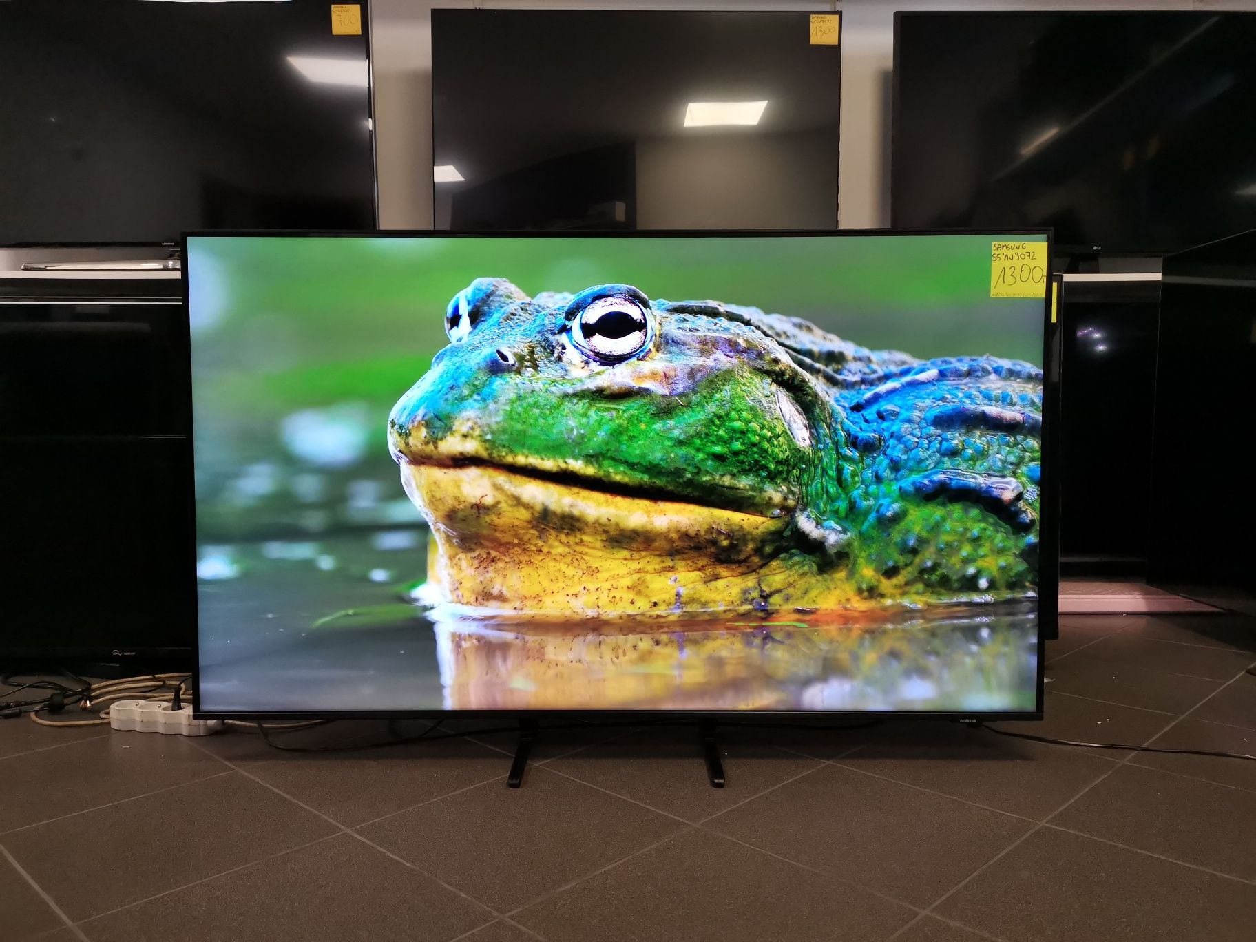 Samsung 55 cali 4K UHD hdr Smart WiFi TizenOS DVB-T2 55AU9072 gw3m