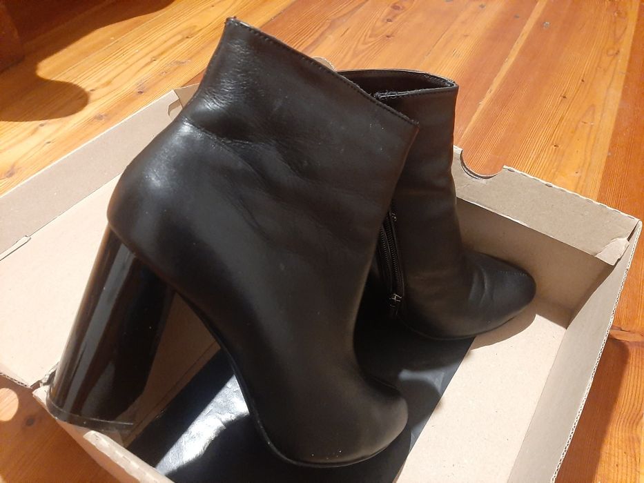 Черевики шкіряні на каблуку весняні.