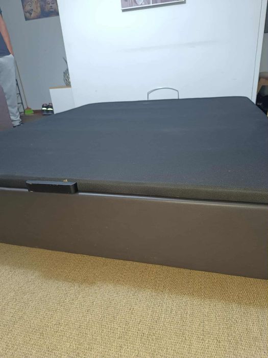 Cama sommier com arrumação