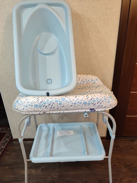 Столик пеленальний Chicco +ванночка.